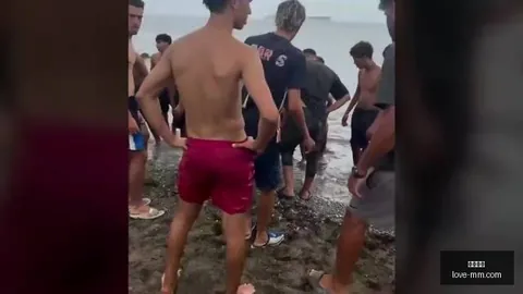 电竞女神直播间爆满，互动不断